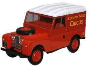 Oxford Diecast Bertram Mills Land Rover 88  Hard Top LAN188017