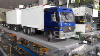 RC Wedico Mercedes Actros 3-axel Truck with 2-axel trailer rtr
