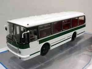 SOVIET AUTOBUS LAZ 695R, white/dark green