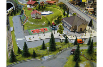 TRAIN DIORAMA WITH CAR SYSTEM